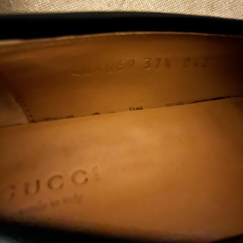 Gucci women’s Black Leather Loafers with Gold Hardware - Picture 5 of 6